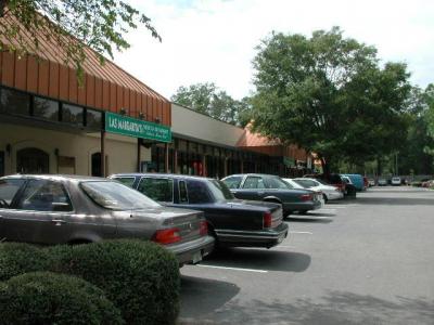 Le Pavillion Shopping Center